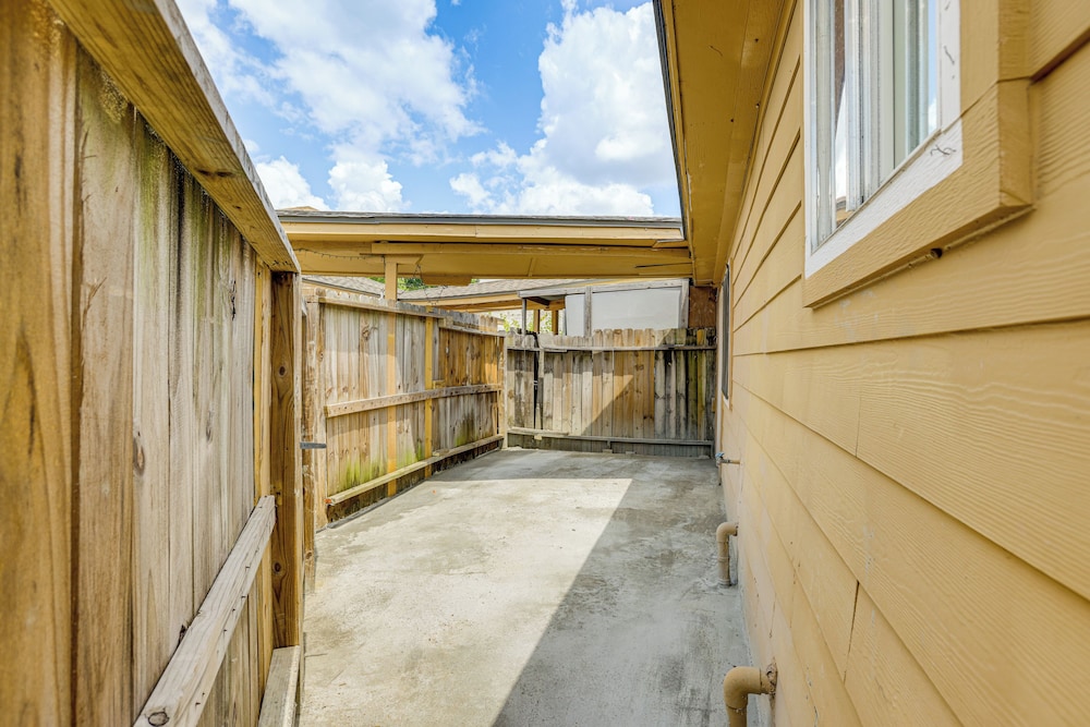 Suburban Home By Arthur Storey Park & HCA Houston!