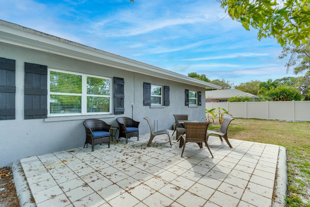 Bright Venice Getaway < 1 Mi to Historic Dtwn view 2