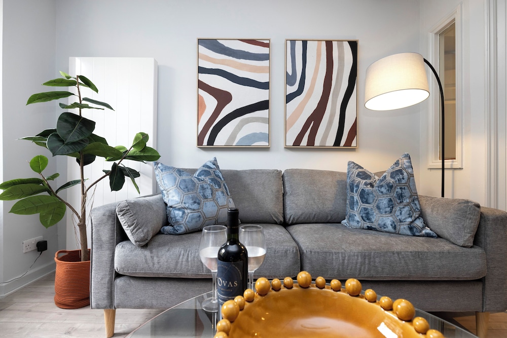 Stylish 1-bed flat in New Town