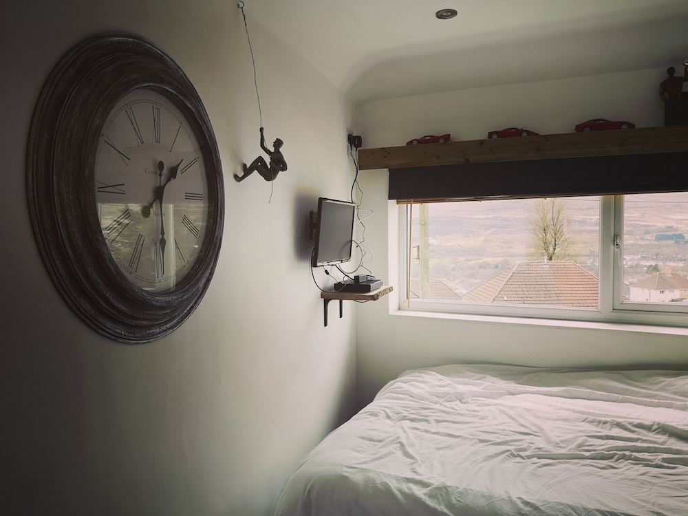 Charming 1-bed Maisonette With Mountain View view 4