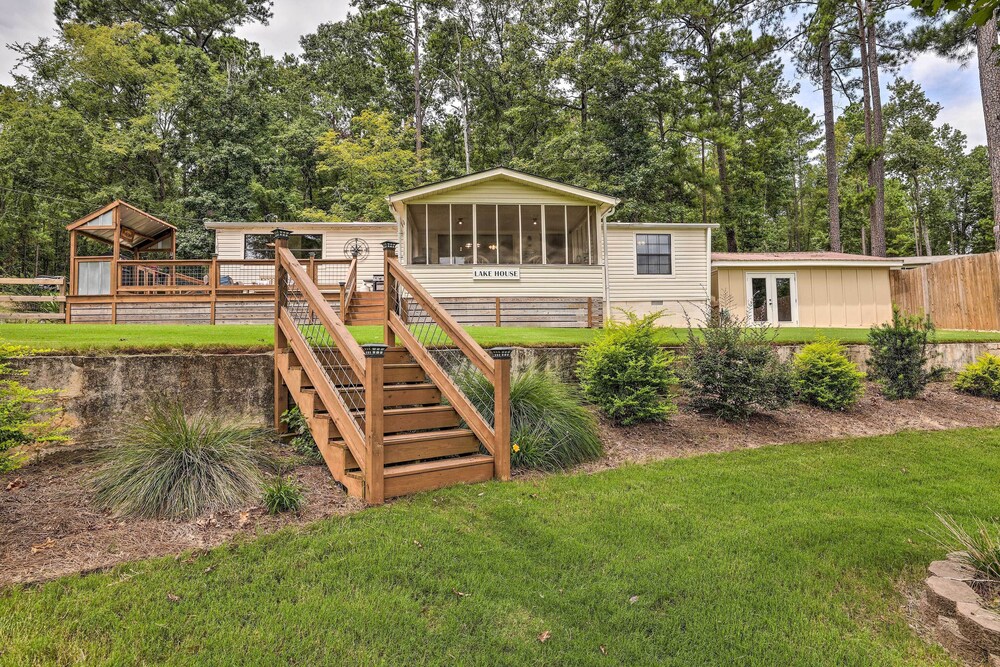 Milledgeville Vacations - Lakeside Living: Sparta Retreat w/ Game Room! - Property Image 2