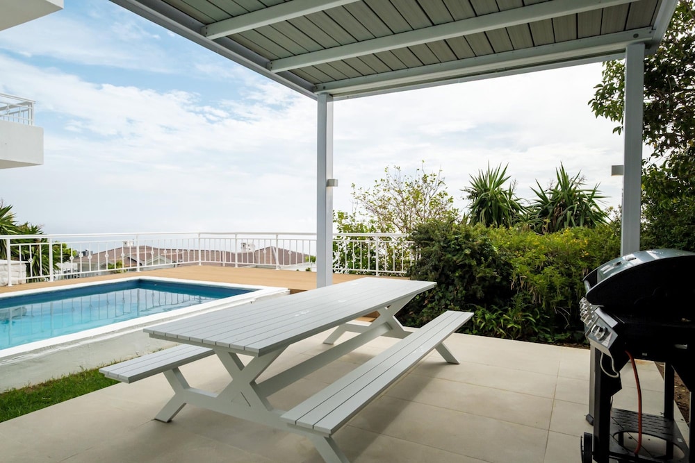 Idyllic Camps Bay Villa w 2 Pools Buddha Retreat
