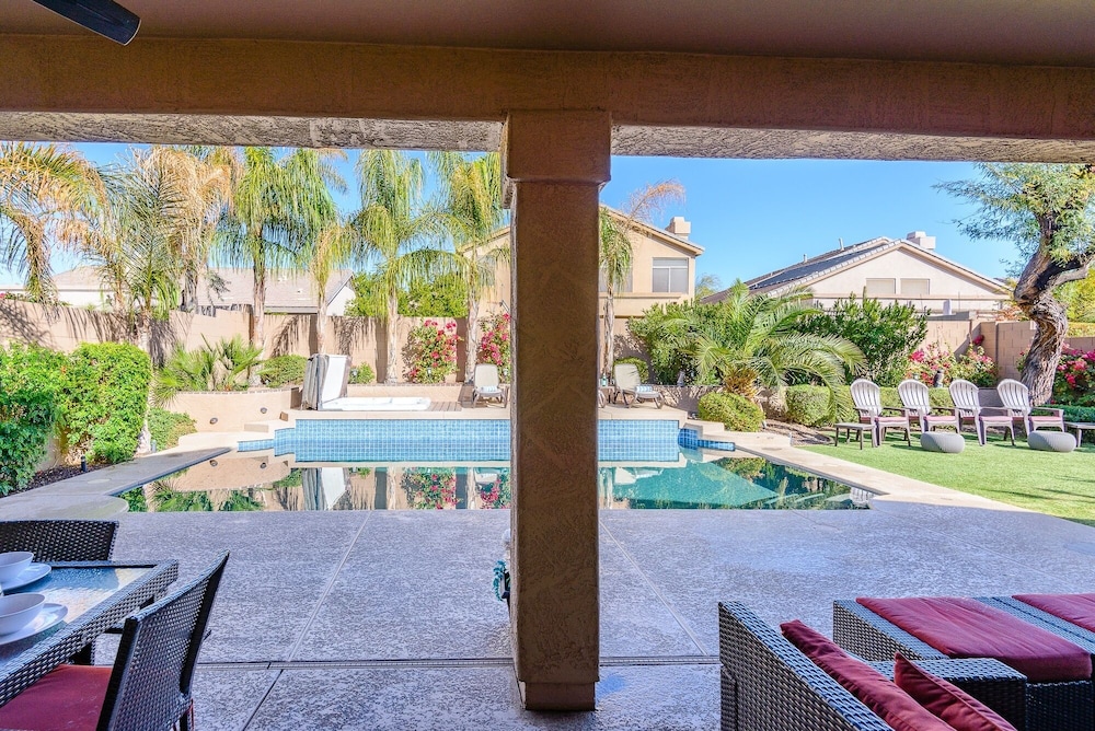 Casa Solara 4 Bedroom Home by RedAwning