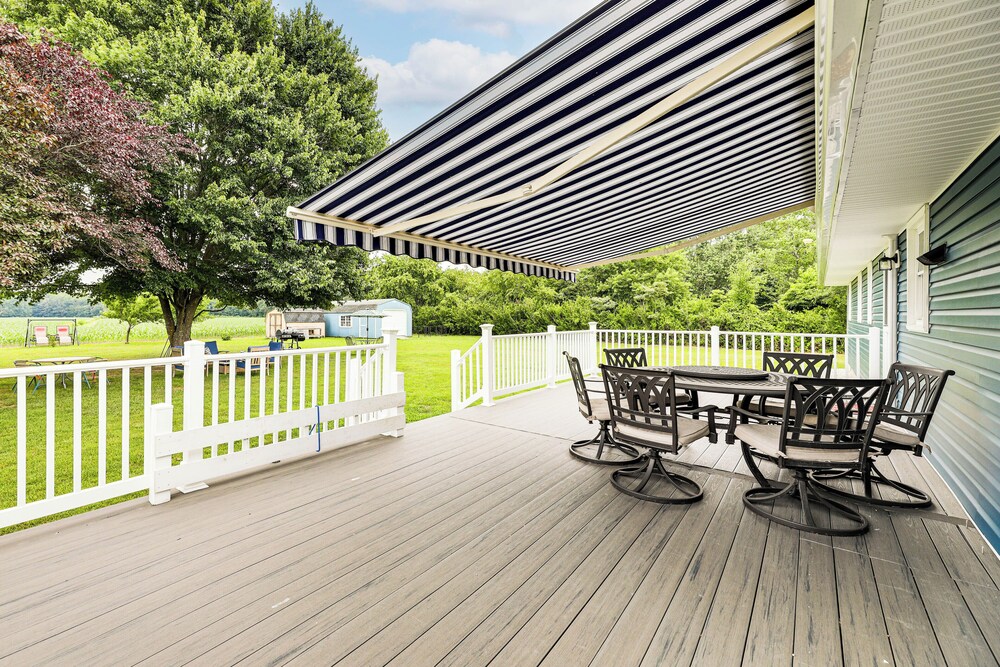 Getaway on 1/2 Acre w/ Deck in Georgetown