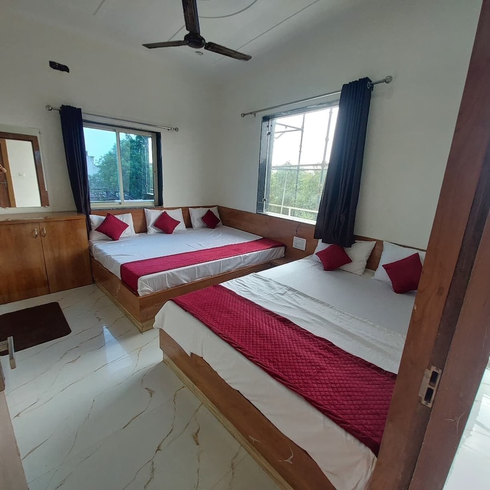 Ladlee Palace Guest House