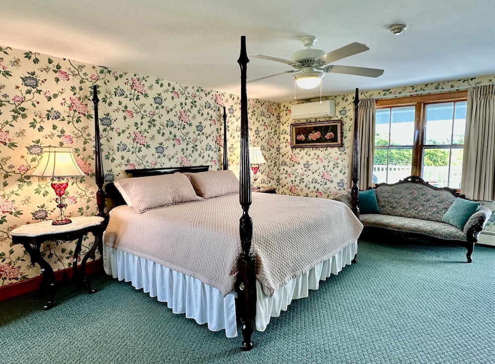 Rose Farm Inn