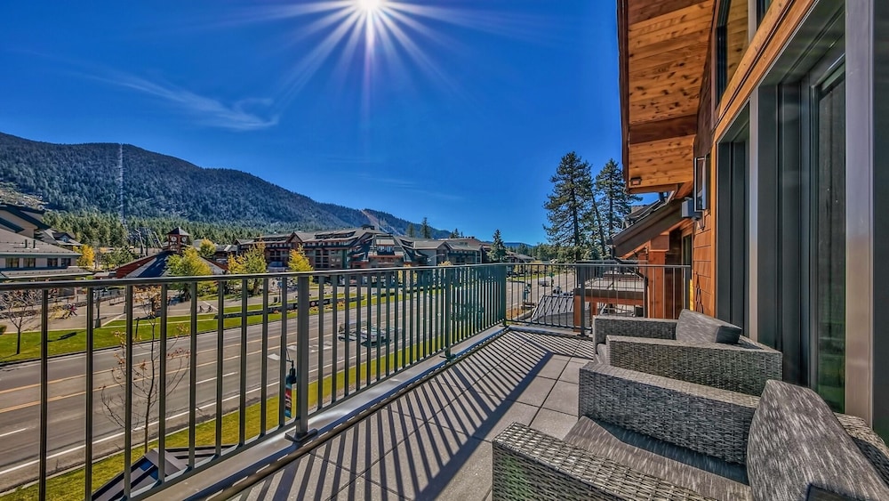 Lake Tahoe Vacations - Luxury 2br Steps From Heavenly Village  Gondola 2 Bedroom Condo by RedAwning - Property Image 8