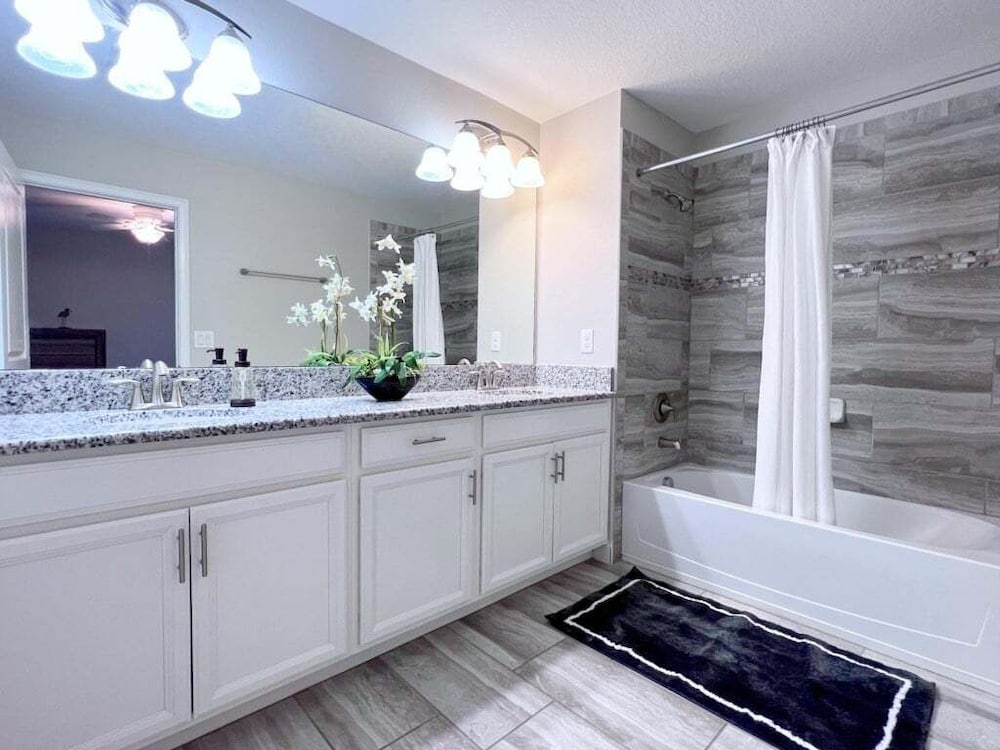 Mickey's Home 5 Bed Town-home With Private Pool! 5 Bedroom Townhouse