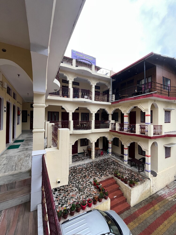 Gujrat Bhawan