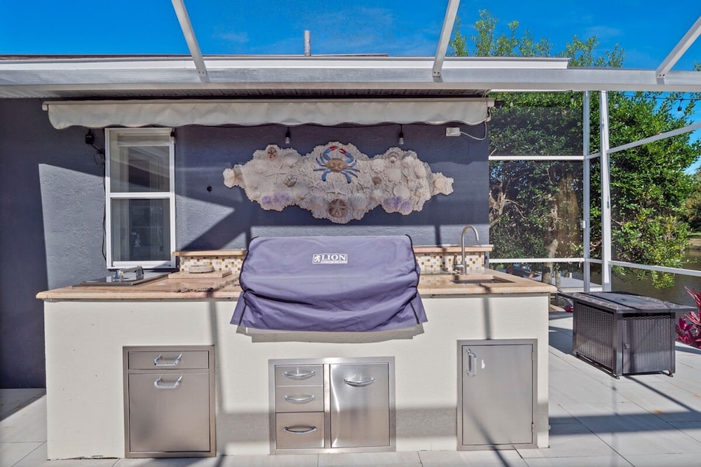 Luxury Heated Pool Home on Saltwater Canal w Tiki