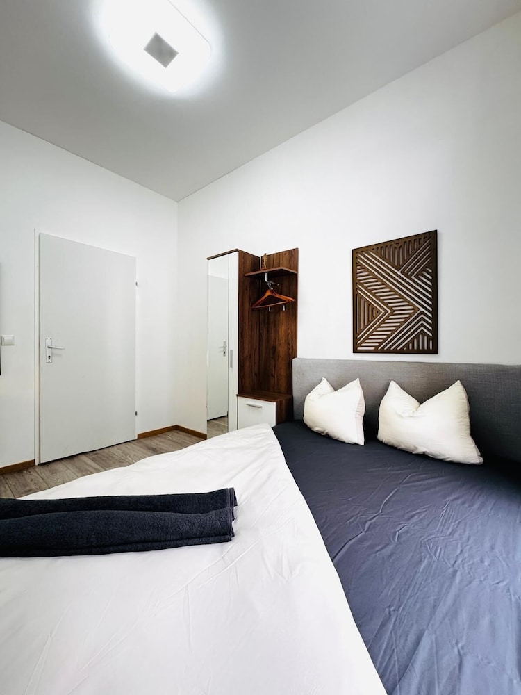 Comfy 4BR 10 Min Transport to Stadthalle