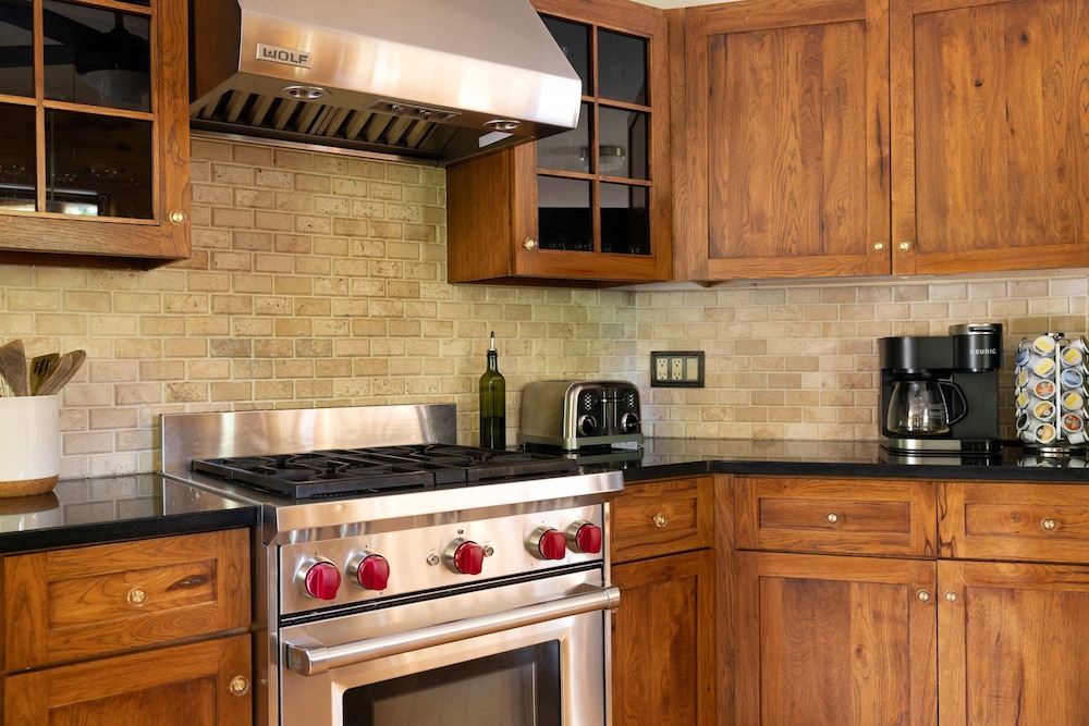 Luxury Private Estate w Pool Near Rhinebeck