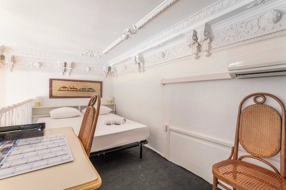 Charming Duplex With 1 Bedroom