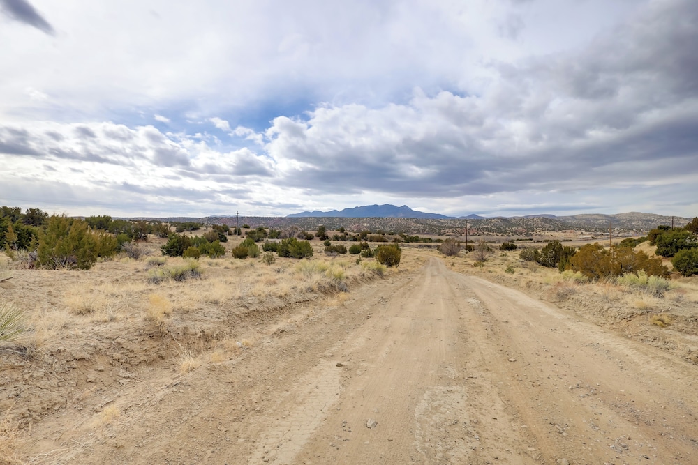 Near Hiking: Dog-friendly Studio in Los Cerrillos