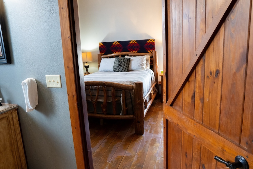 Oak Tree Hotel