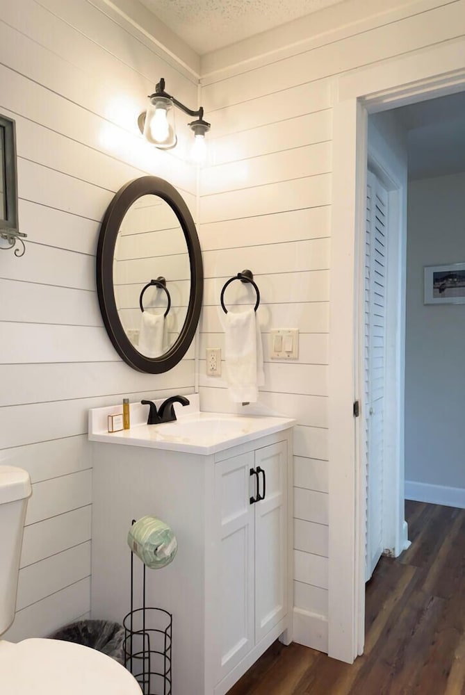 Charming 3-bed, 2-bath Home With Wonderful Views of the Golf Course