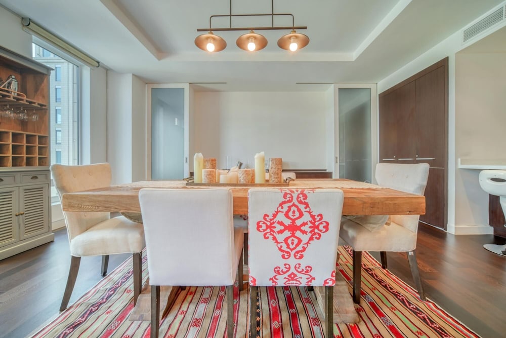 Sleek and Convenient 1BR Apt in Difc