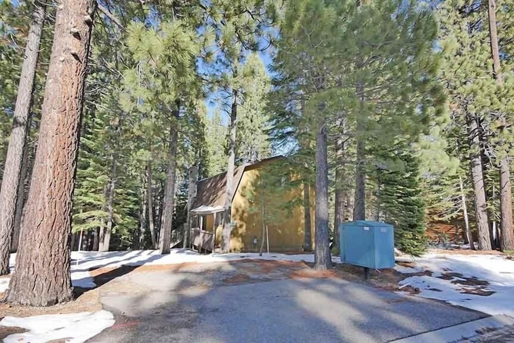 Lake Tahoe Vacations - 1629 Pioneer Trail 4 Bedroom Home by RedAwning - Property Image 7