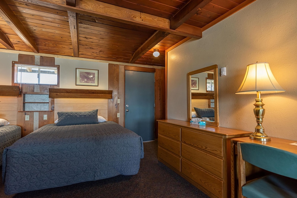 Sunset Oceanfront Lodging
