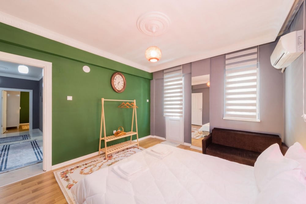 Central Flat Close to the Beach in Muratpasa