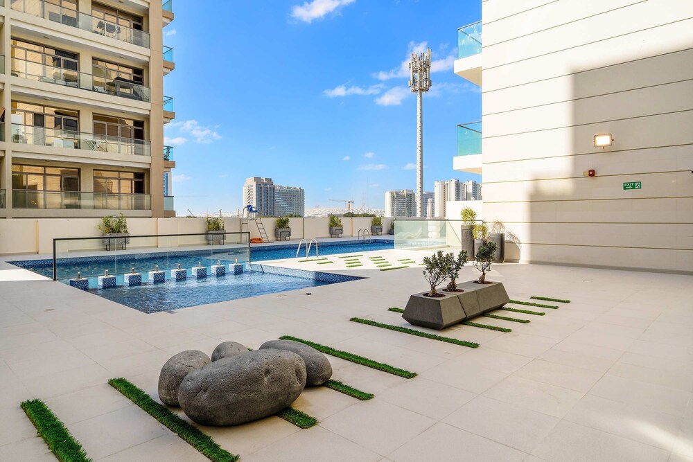 Charming new Studio With Pool and gym in Al Furjan
