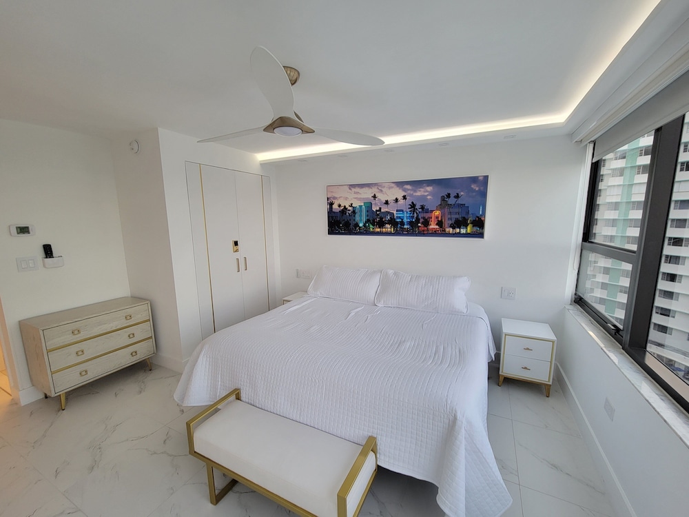 Alexander 1102 2 Bedroom Apts