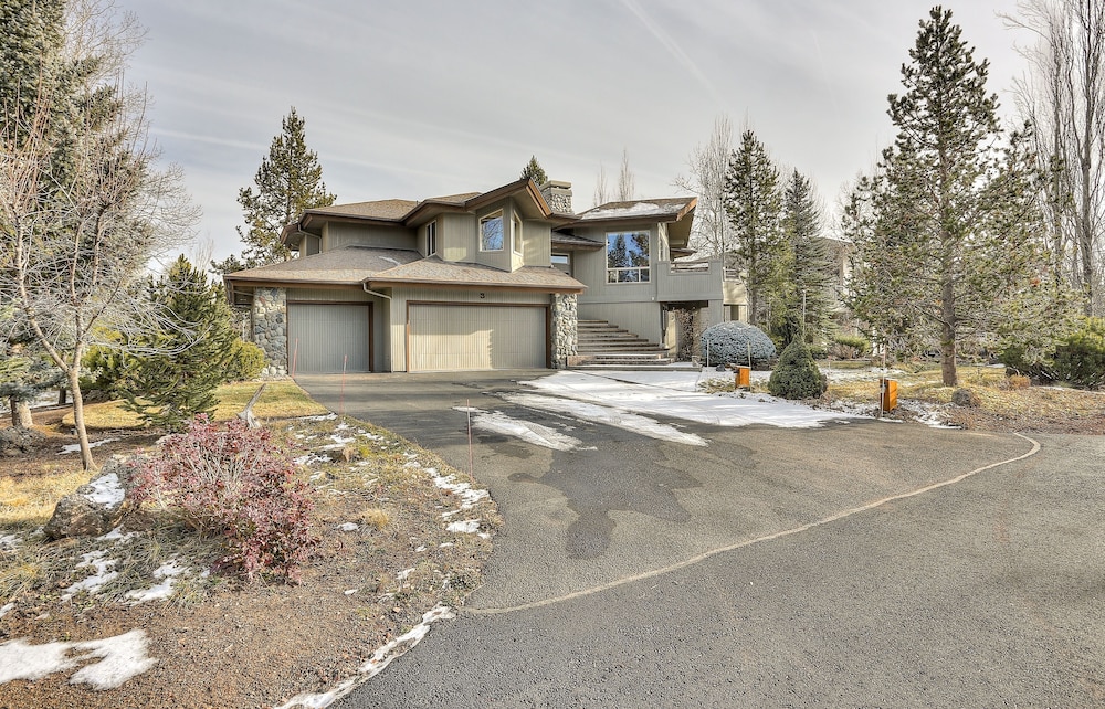 3 Mulligan Home features Hot Tub on Private Deck and Wood-Burning Fireplace by RedAwning view 4