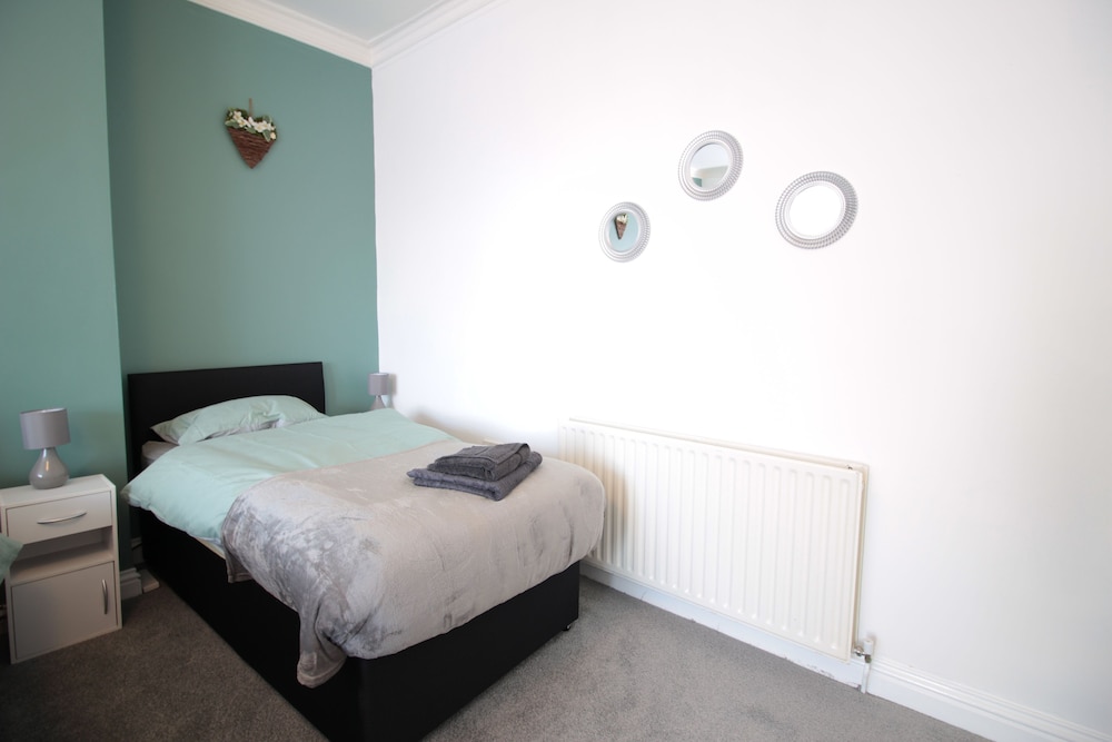Lovely 2-bed Downstairs Apartment