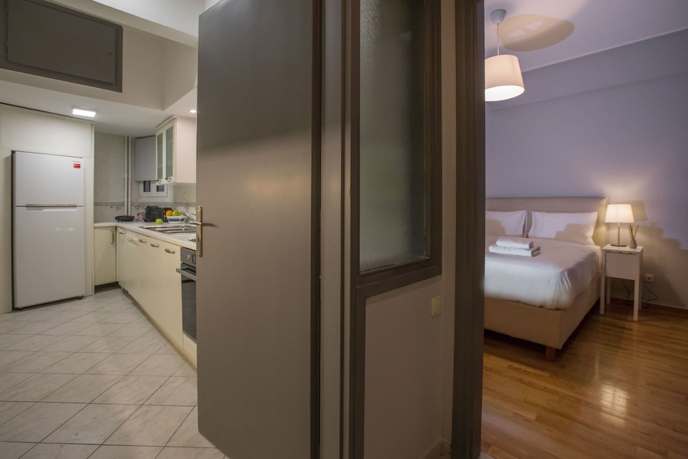 Cozy Apartment in Syntagma - Plaka by GHH photo 5