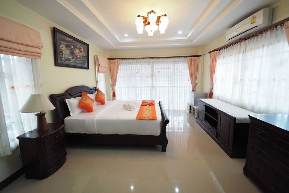 Lana Pool Villa