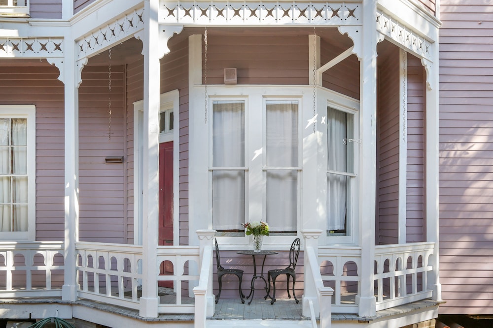 Historic Garden Dist. Victorian Mansion view 4