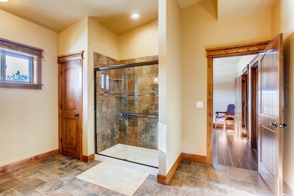 Estes Park Condos - Property Image 99