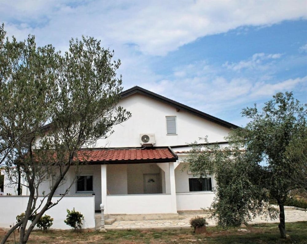 Snjeza - 80 m From Beach - A2 Apartman