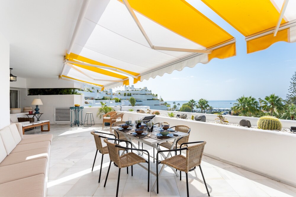 3BD Exclusive Apartment in Guadalmina Beach, Parque del sol view 2
