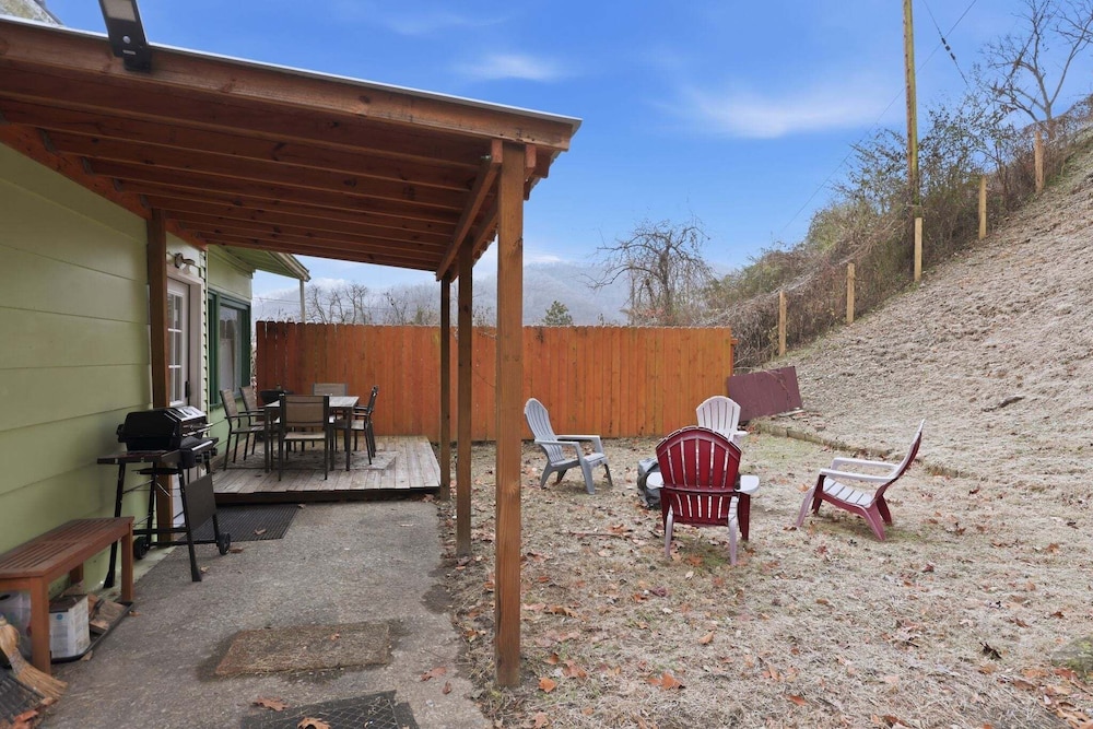 Cozy Matewan Trail Stay 3 Bedroom Home