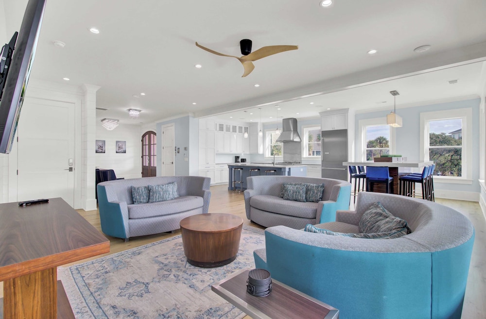 7 Beachwood East by Avantstay Steps to the Beach Ocean Views, Hot Tub, 7bdr