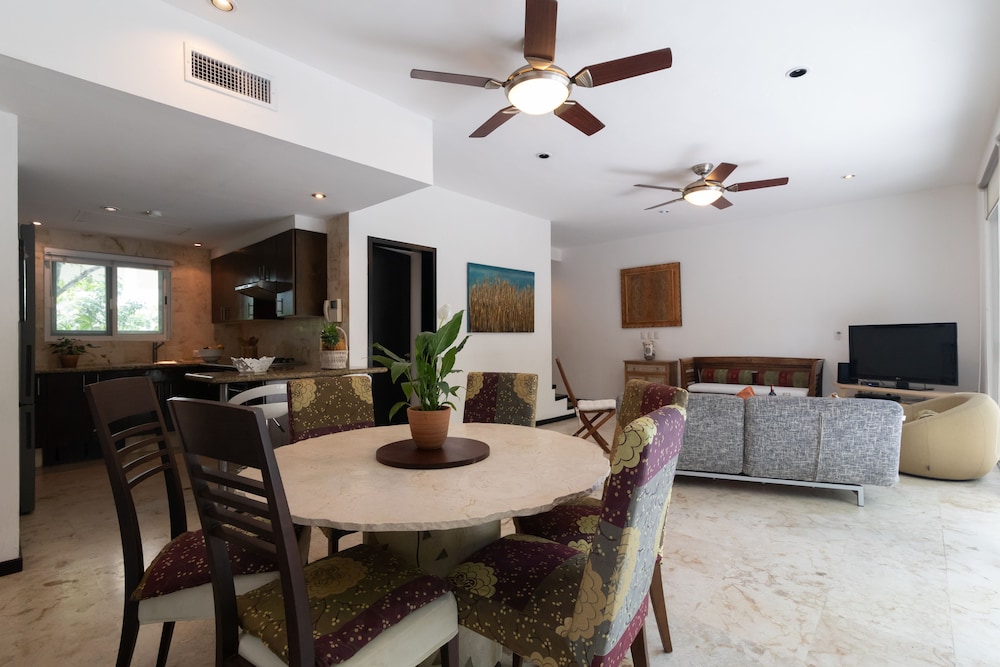 Bosque de los Aluxes Condos with private pool by PPR