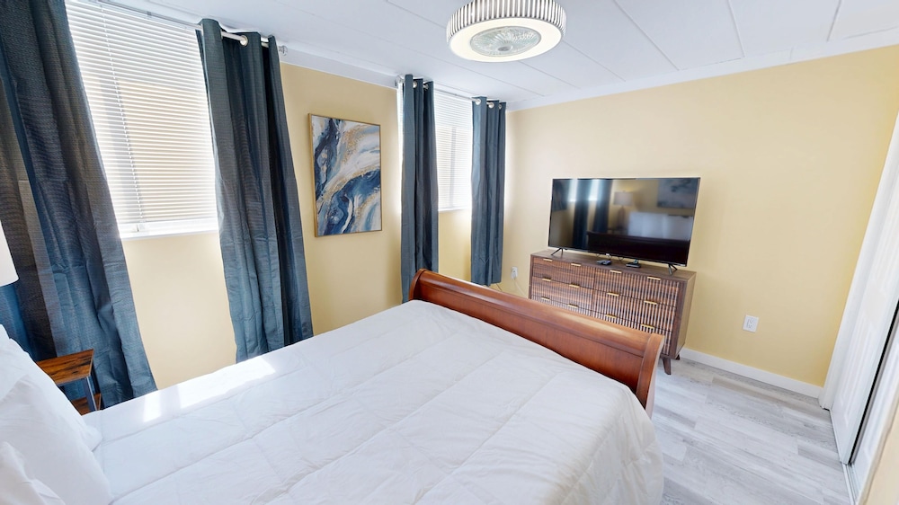Sea Palm 2b 2 Bedroom Condo