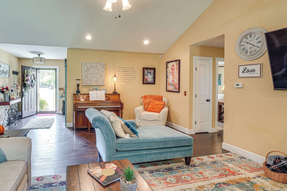 Hot Tub & Scenic Deck! Spacious Cookeville Retreat