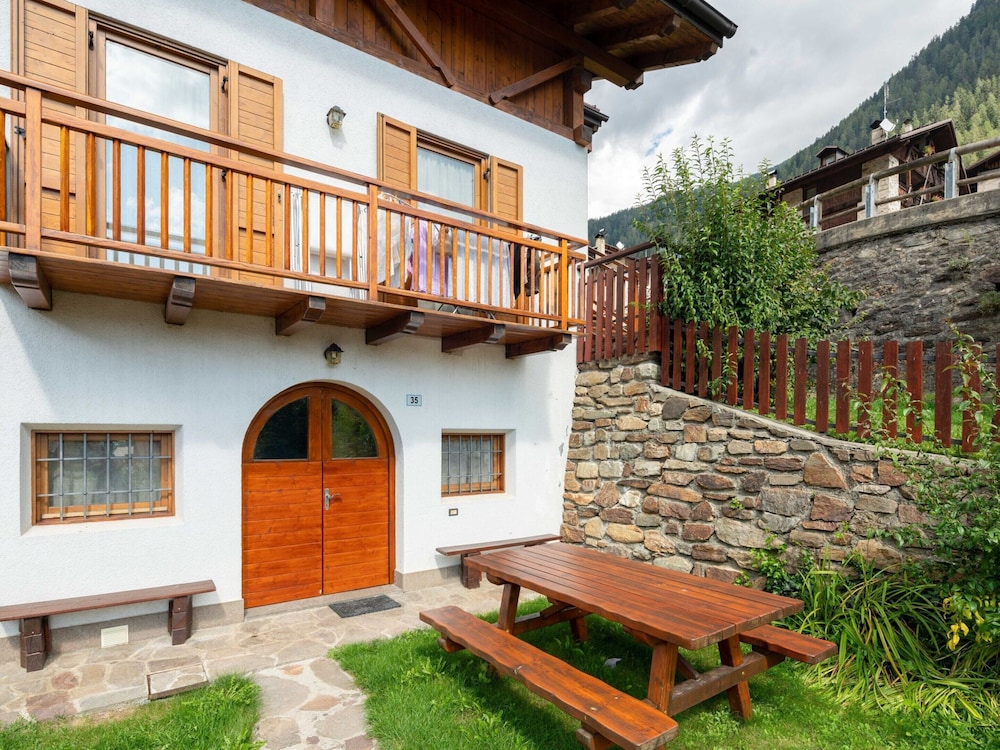 Apartment in Celledizzo Near Ski Lift