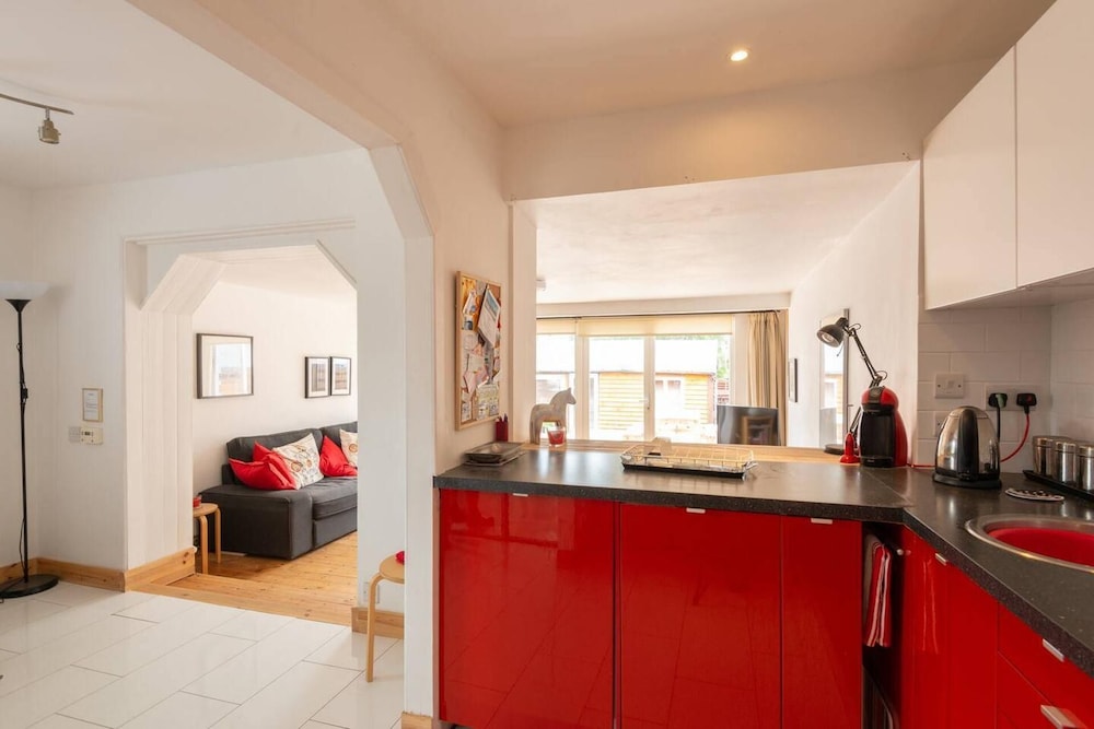 4guests-2br-privategarden-freeparking