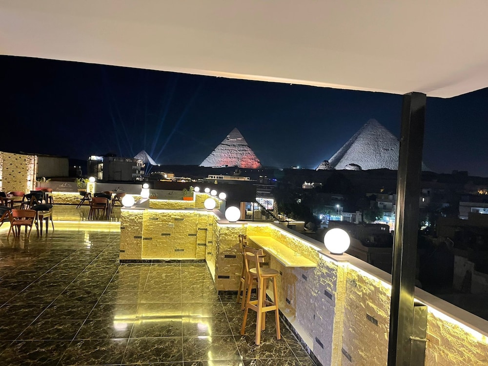 Pyramids Solar Boat Inn