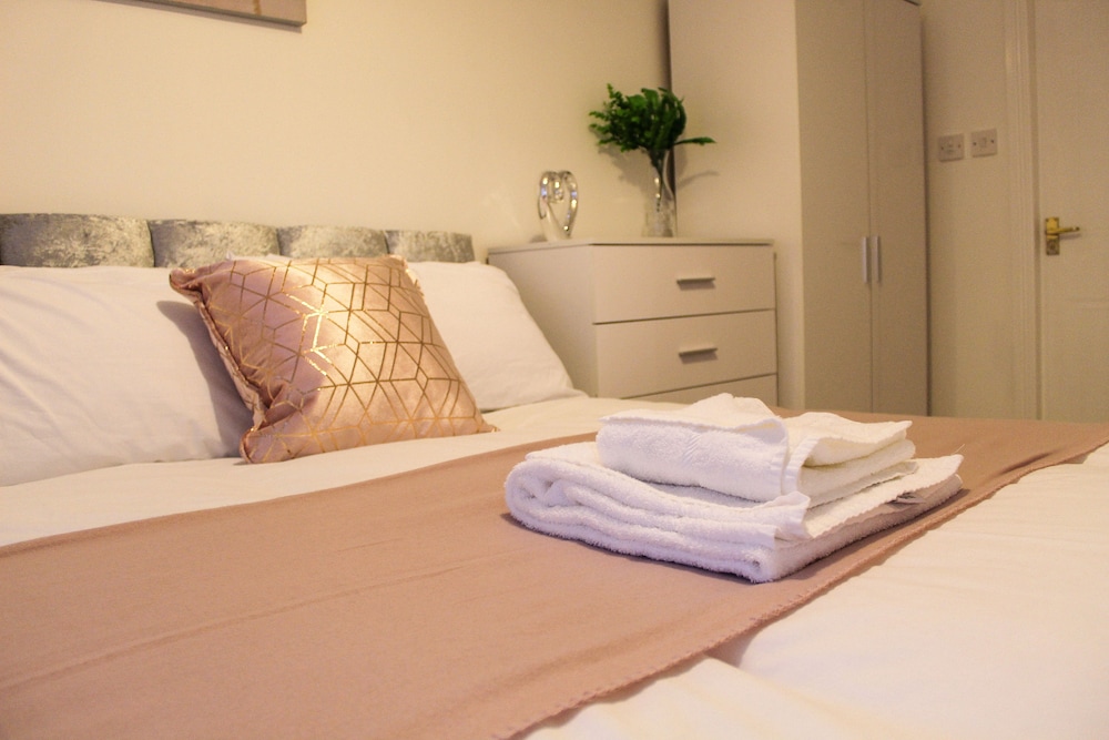 Dockside Liverpool Luxury Apartment view 5