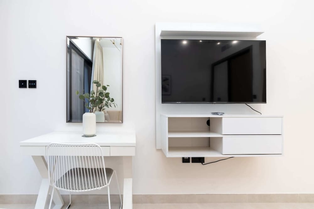Contemporary Studio Apartment, Dubai Business Bay!