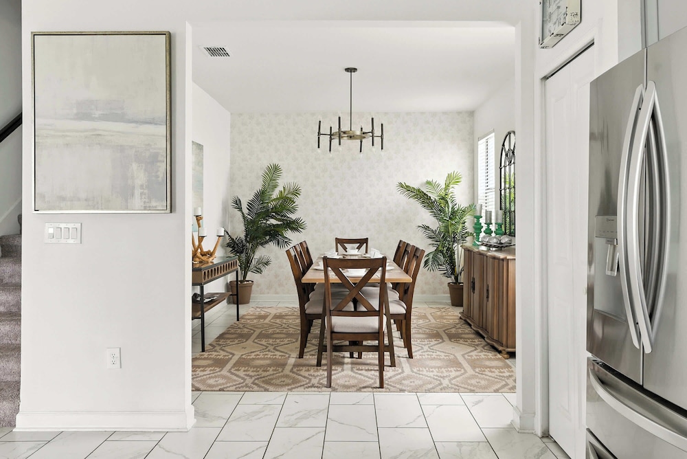 Luxury Decor 6BR at Storey Lake Sleeps 16