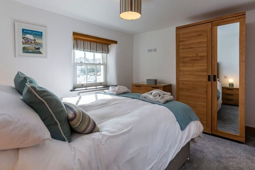 Number 1 Bossiney House