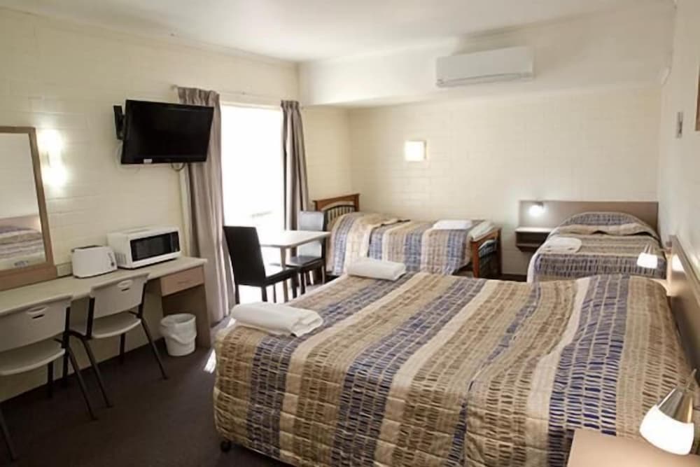 Pioneer Motel