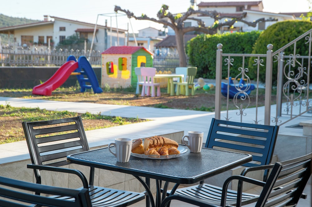 Stork Holiday Apartments - Garden & Sea View