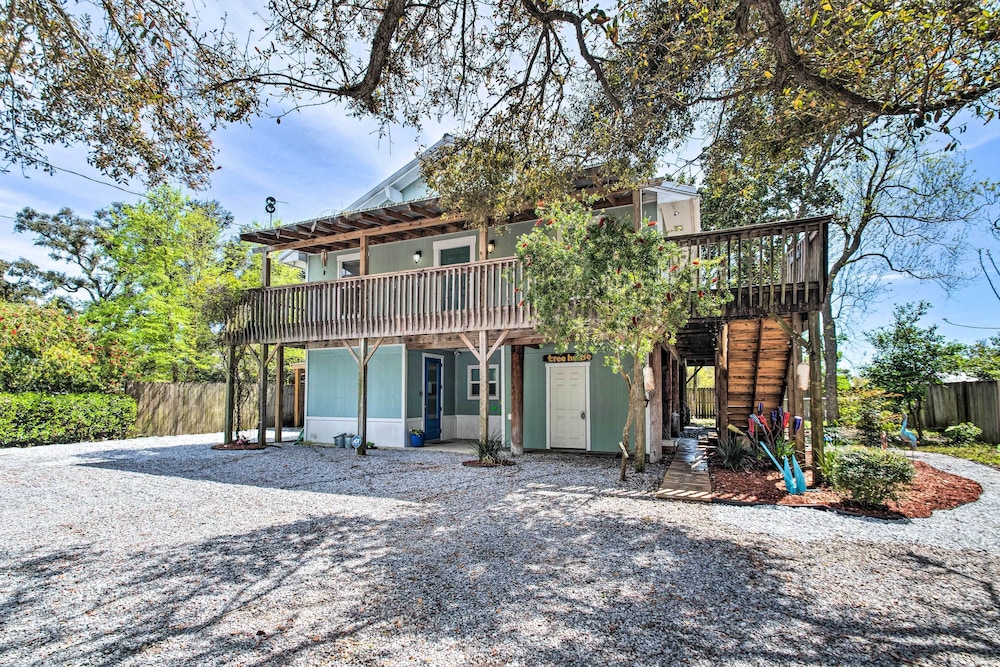 Pensacola Home ~ 3 Mi to Perdido Key Beach! view 4