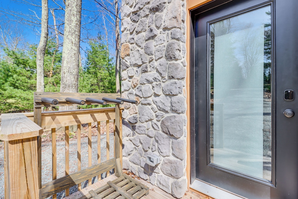 Walk to Water Park: Split-rock Resort Home w/ Deck view 4